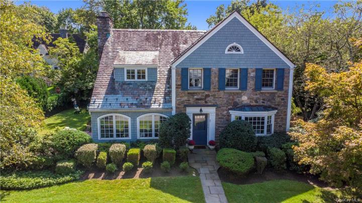 Photo of 1 Guion Lane, Larchmont NY