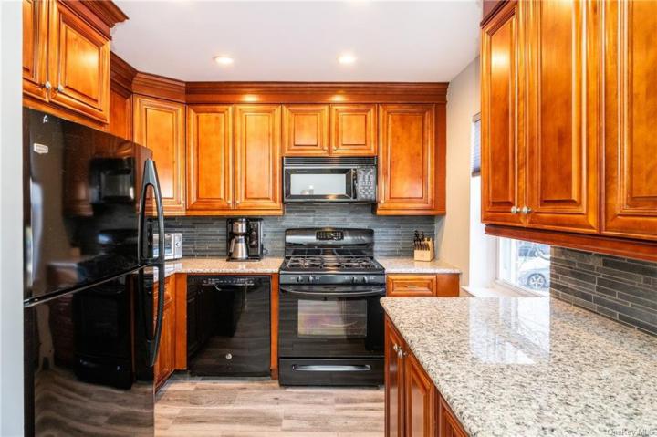 Photo of 15 Leewood Circle 3r, Eastchester NY