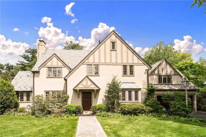 Photo of 17 Chedworth Road, Scarsdale NY